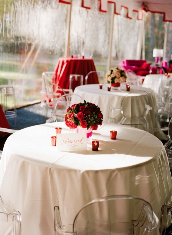 deco-table-mariage-rouge-et-blanc